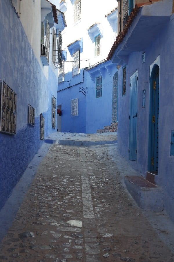 Alley in Chefchaouen + Chefchaouen travel guide
